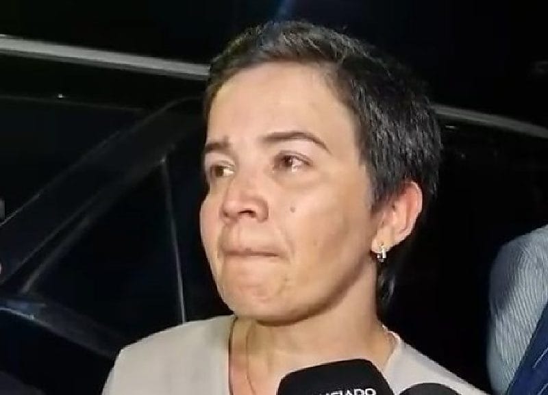 Não consegui nem chegar perto, diz secretária ao acompanhar incêndio que destruiu barracão da Educação; VEJA VÍDEO