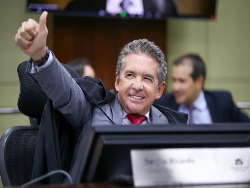 Presidente do TCE rebate Chico Guarnieri: Devo fiscalizar ou ficar quieto?
